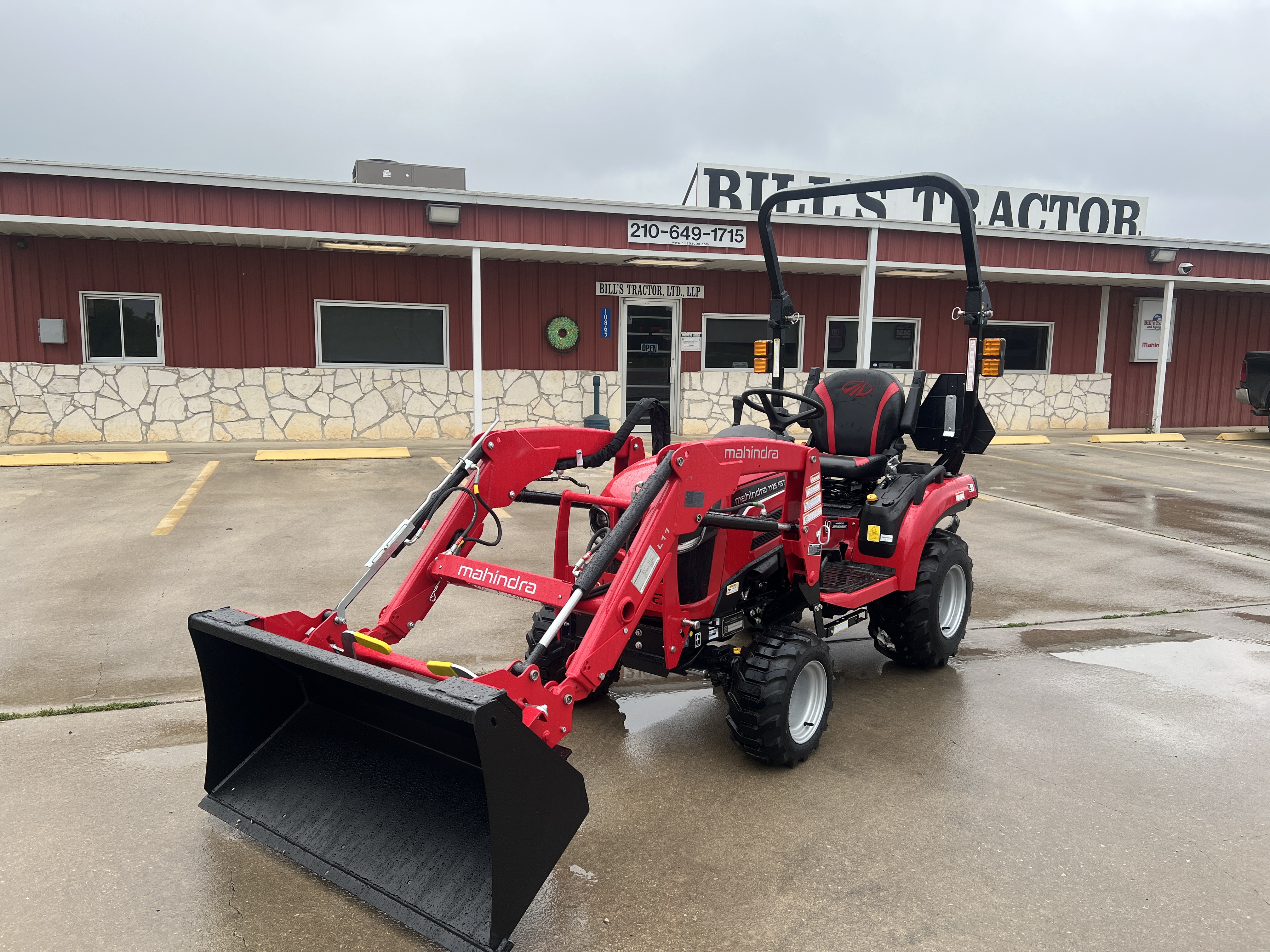 Photo of 2024 MAHINDRA TRACTORS 11264FHIL 1126 HST 4WD in Adkins, TX MAHINDRA TRACTORS 11264FHIL 1126 HST 4WD  040304