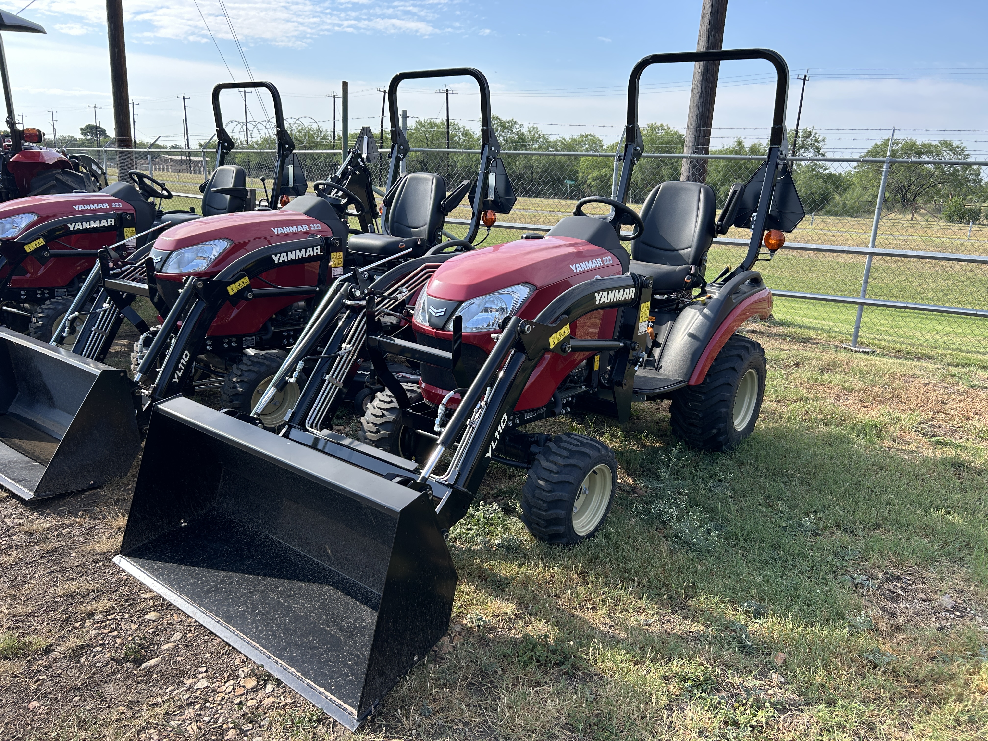 YANMAR TRACTOR SA223BI-L SA223 HST IND TIRES LDR – 040749