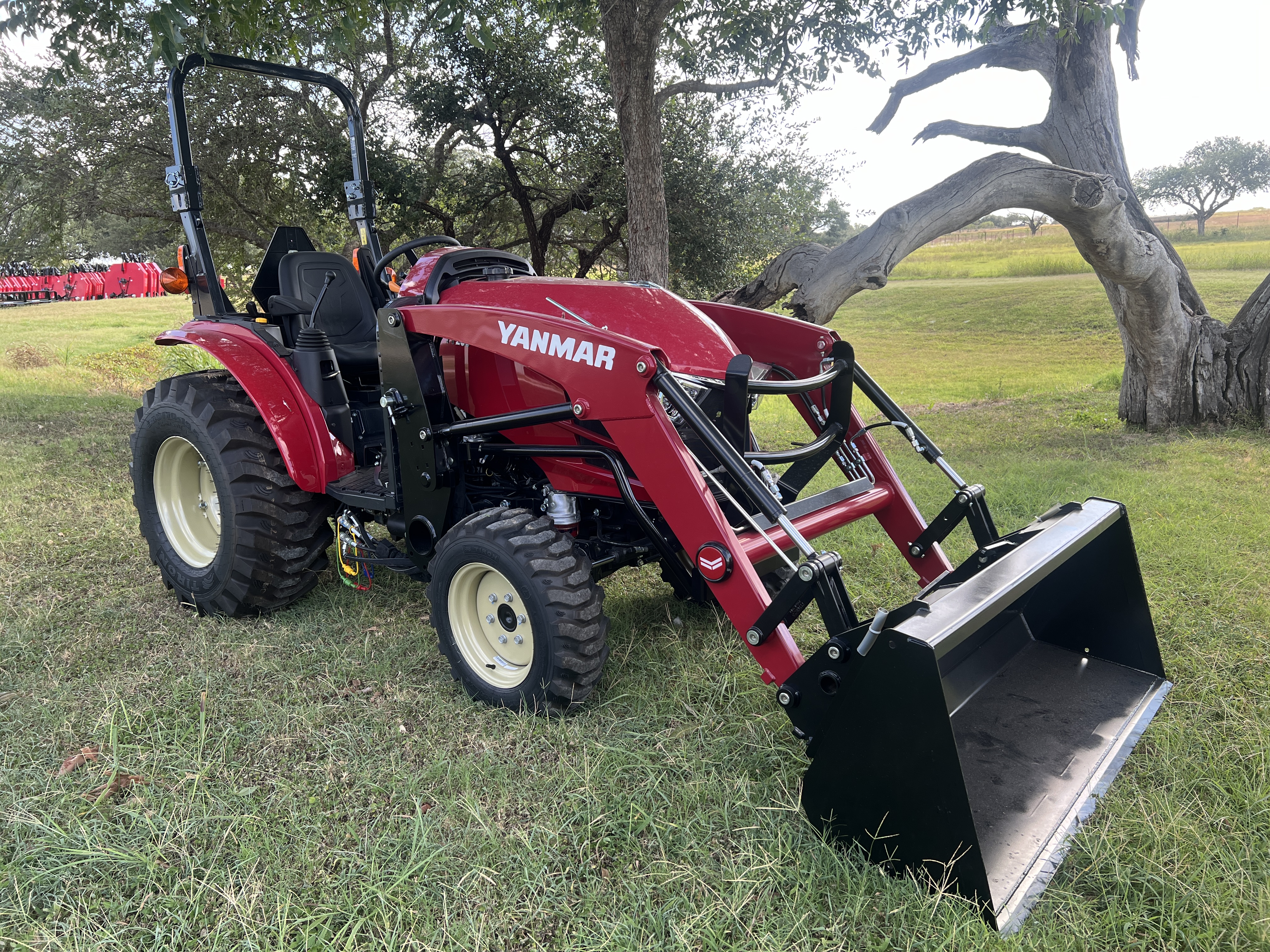 Photo of 2024 YANMAR TRACTOR YT235VXHI-L YT235 HST IND TIRES LDR in Adkins, TX YANMAR TRACTOR YT235VXHI-L YT235 HST IND TIRES LDR  040790