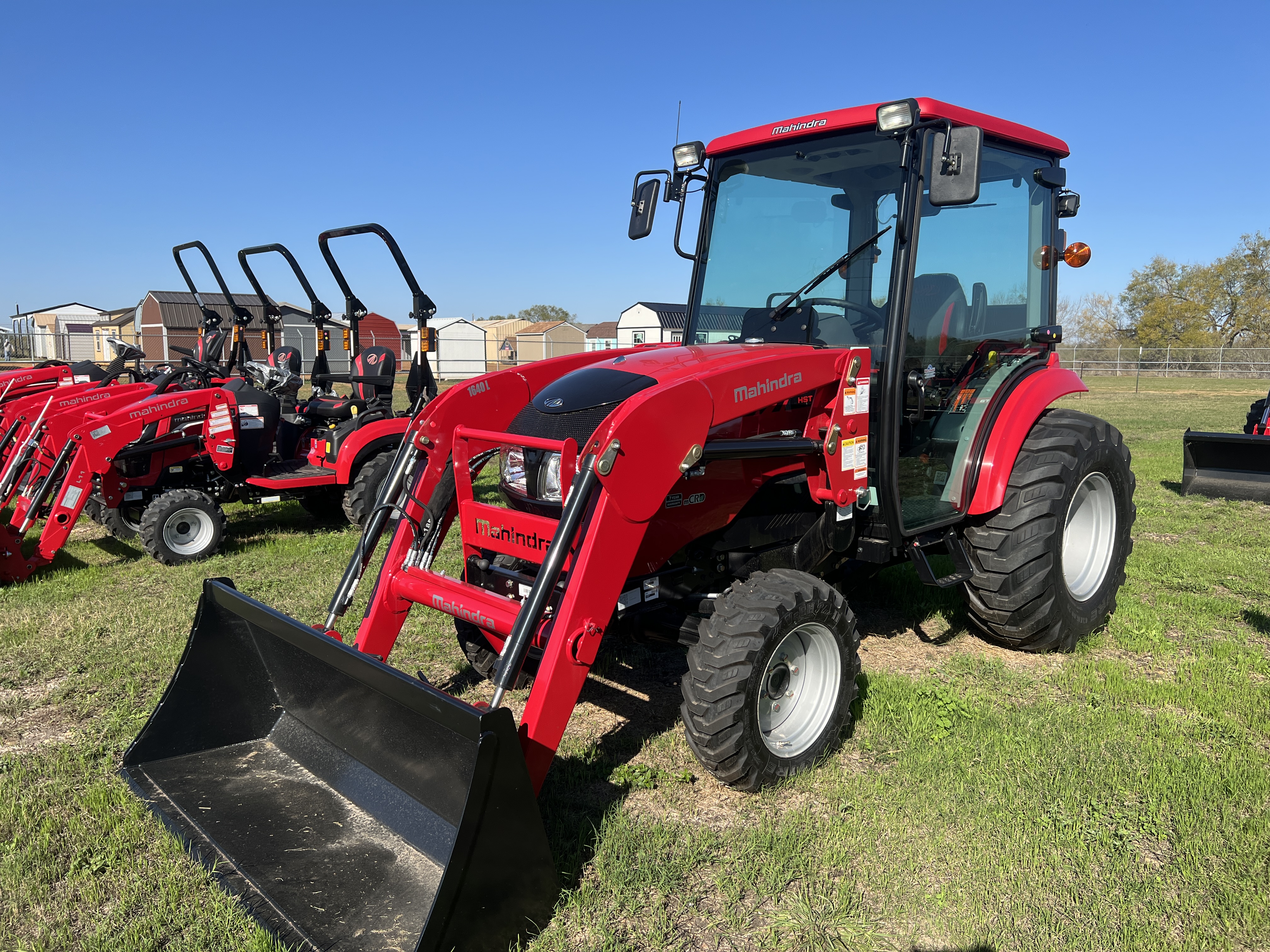MAHINDRA TRACTORS 16404CHIL 1640 HST CAB 4WD – 041027