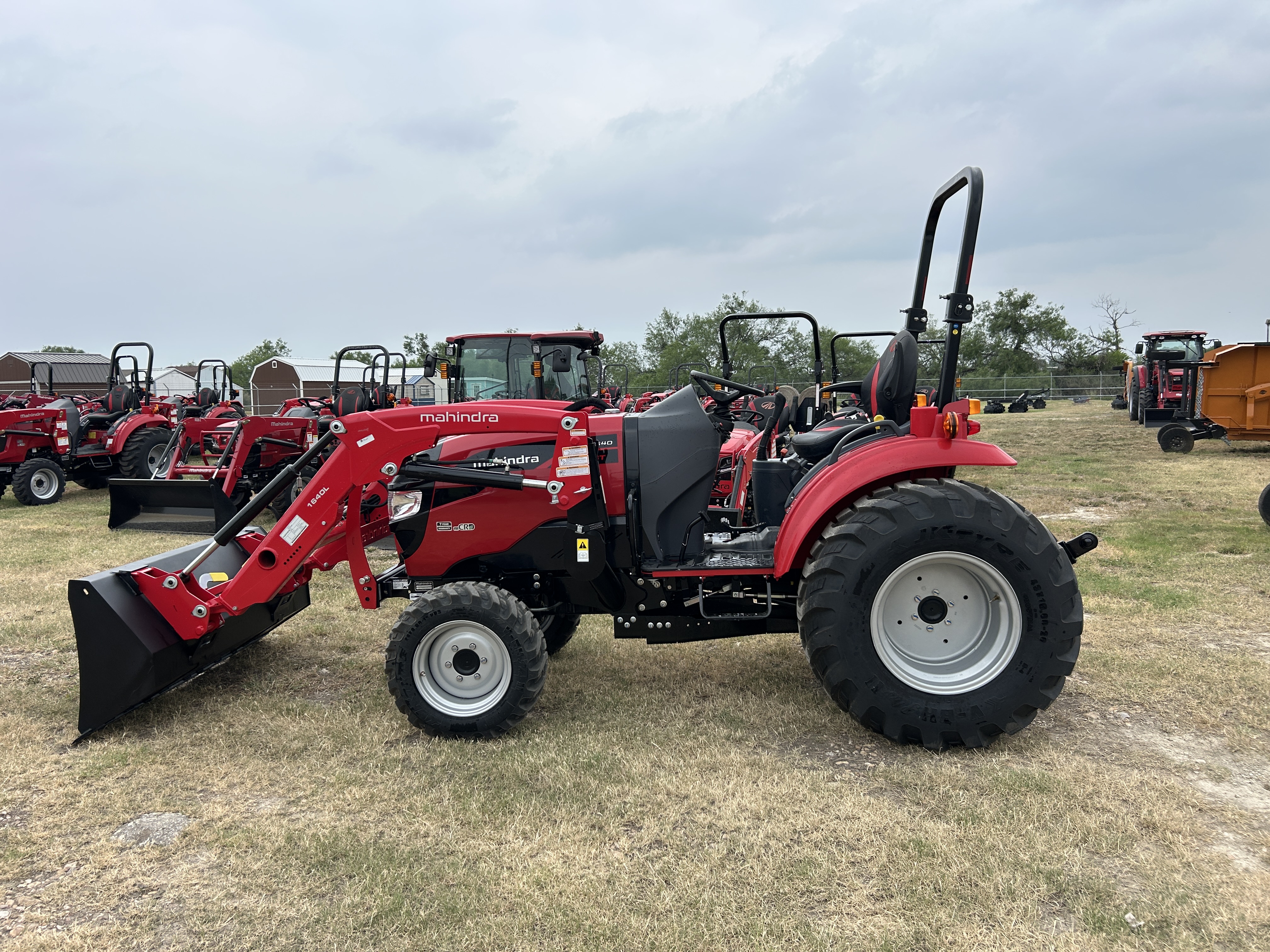 MAHINDRA TRACTORS 16404FSIL 1640 SST 4WD – 041153