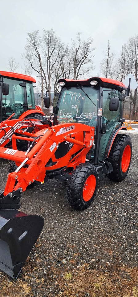 Kioti DK4720 Hydrostatic Compact Cab Tractor: