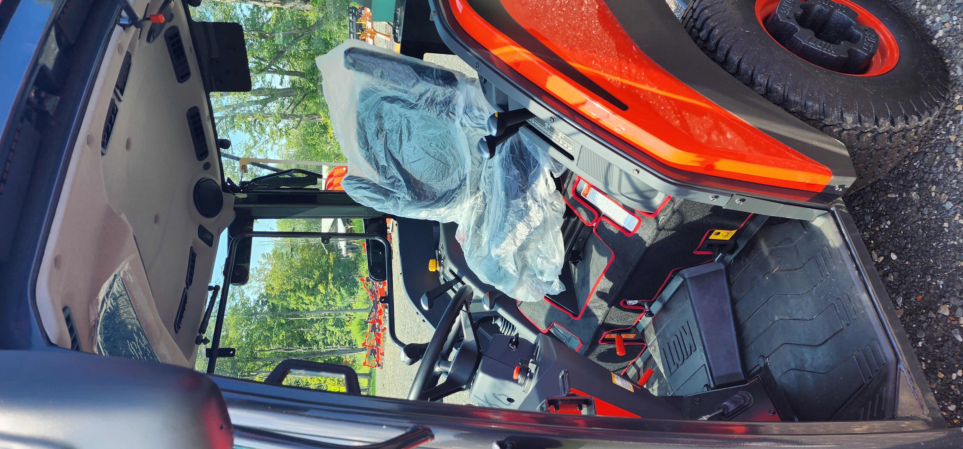 Kioti CS2530 Hydrostatic Compact Cab Tractor: