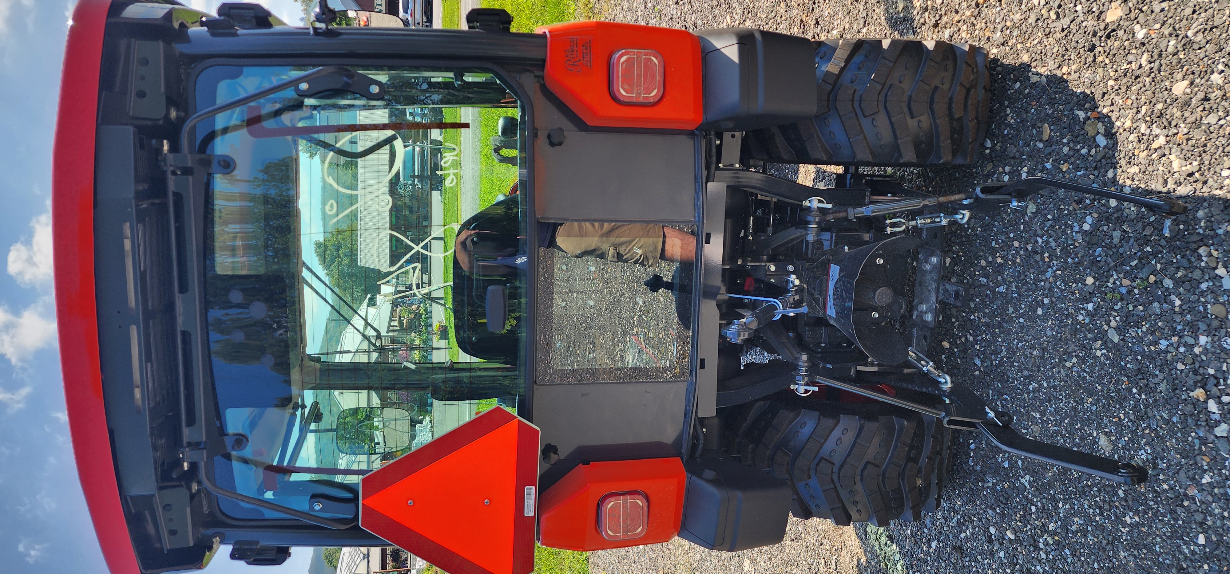 Kioti CS2530 Hydrostatic Compact Cab Tractor: