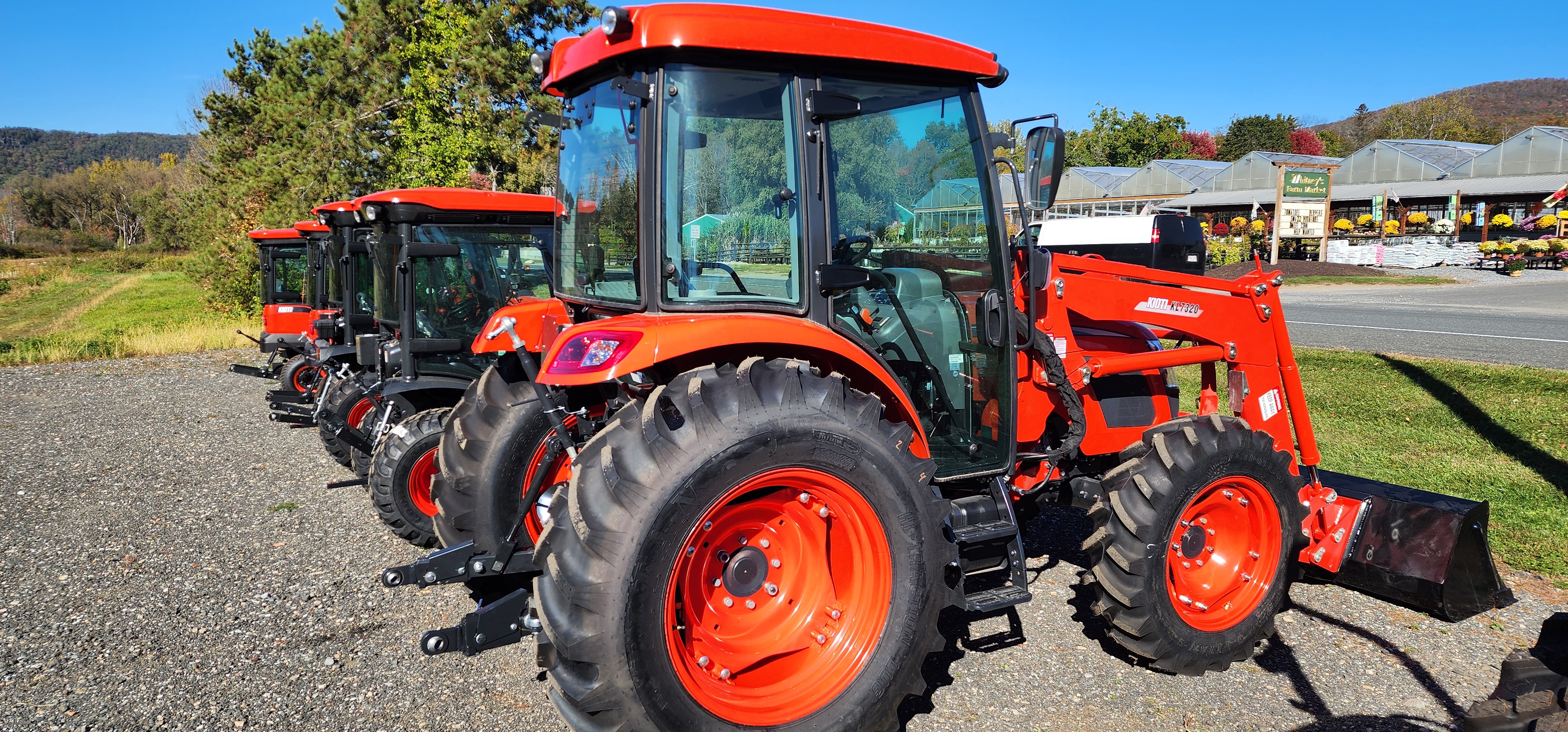 Kioti RX7320PCCB Manual Cab Tractor Power Shuttle: