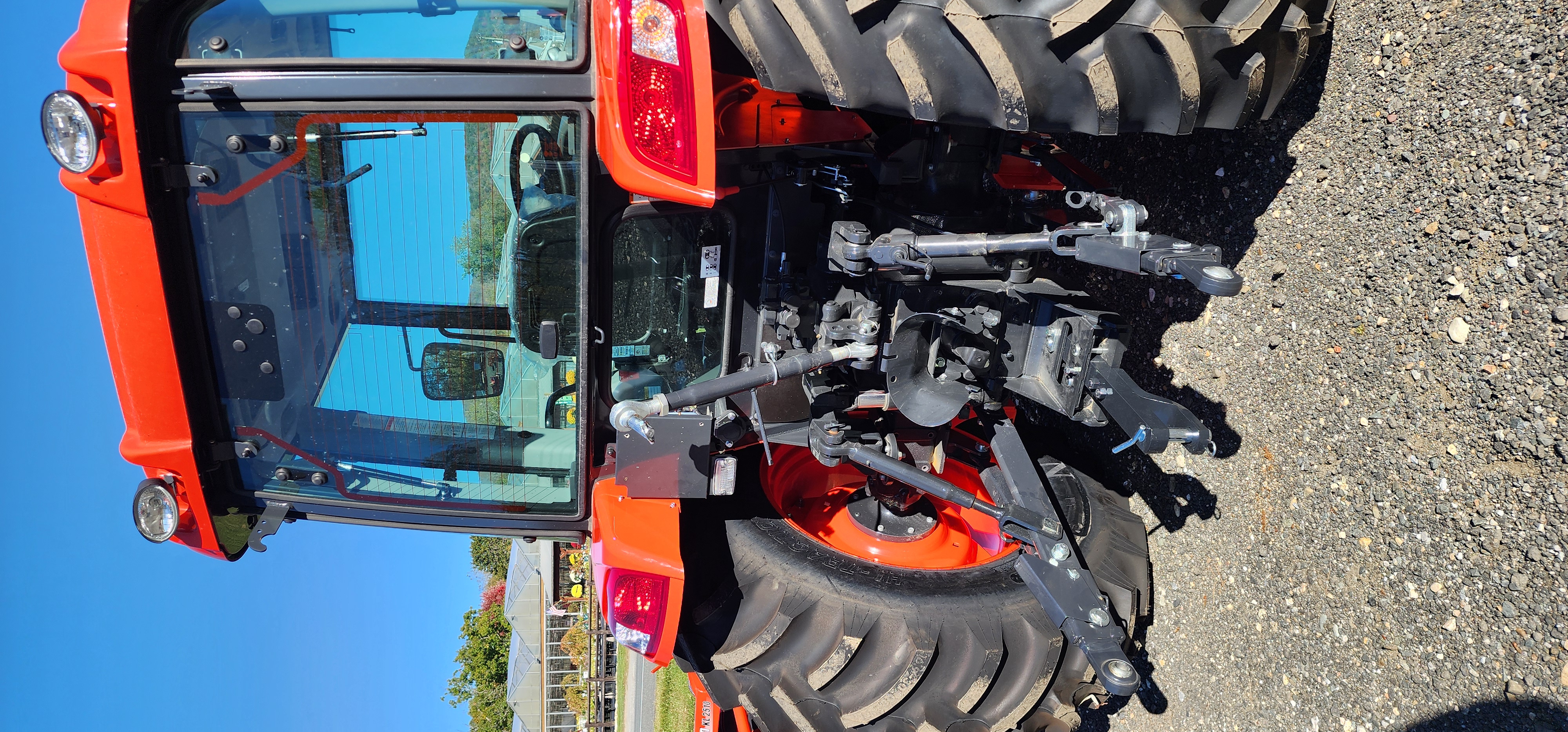 Kioti RX7320PCCB Manual Cab Tractor Power Shuttle: