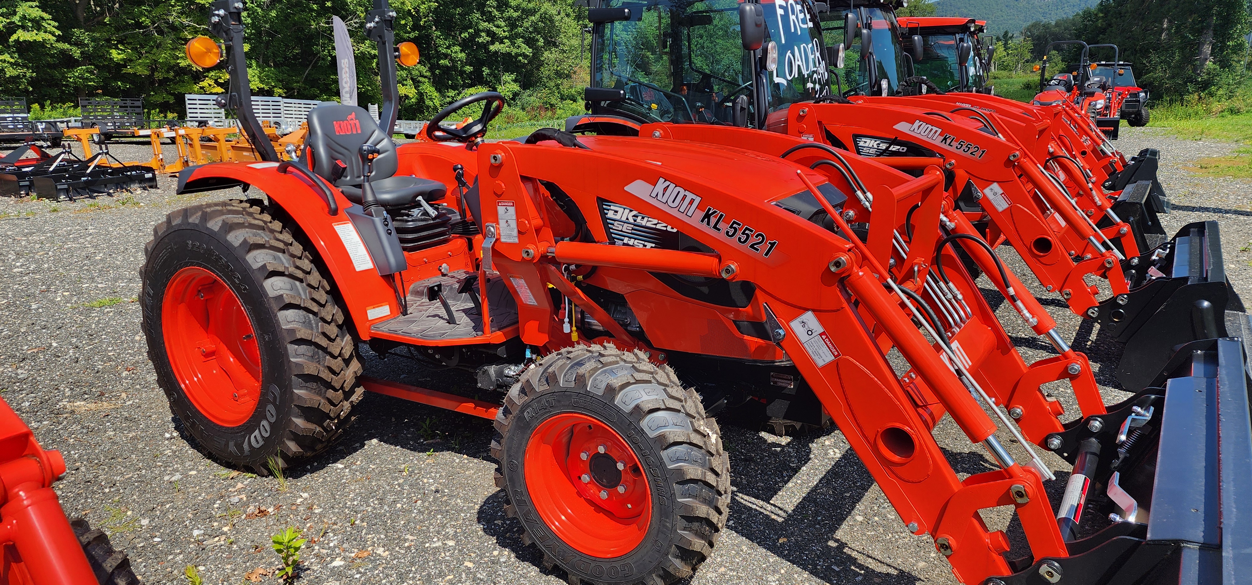 Kioti DK4720 Hydrostatic Compact Tractor: