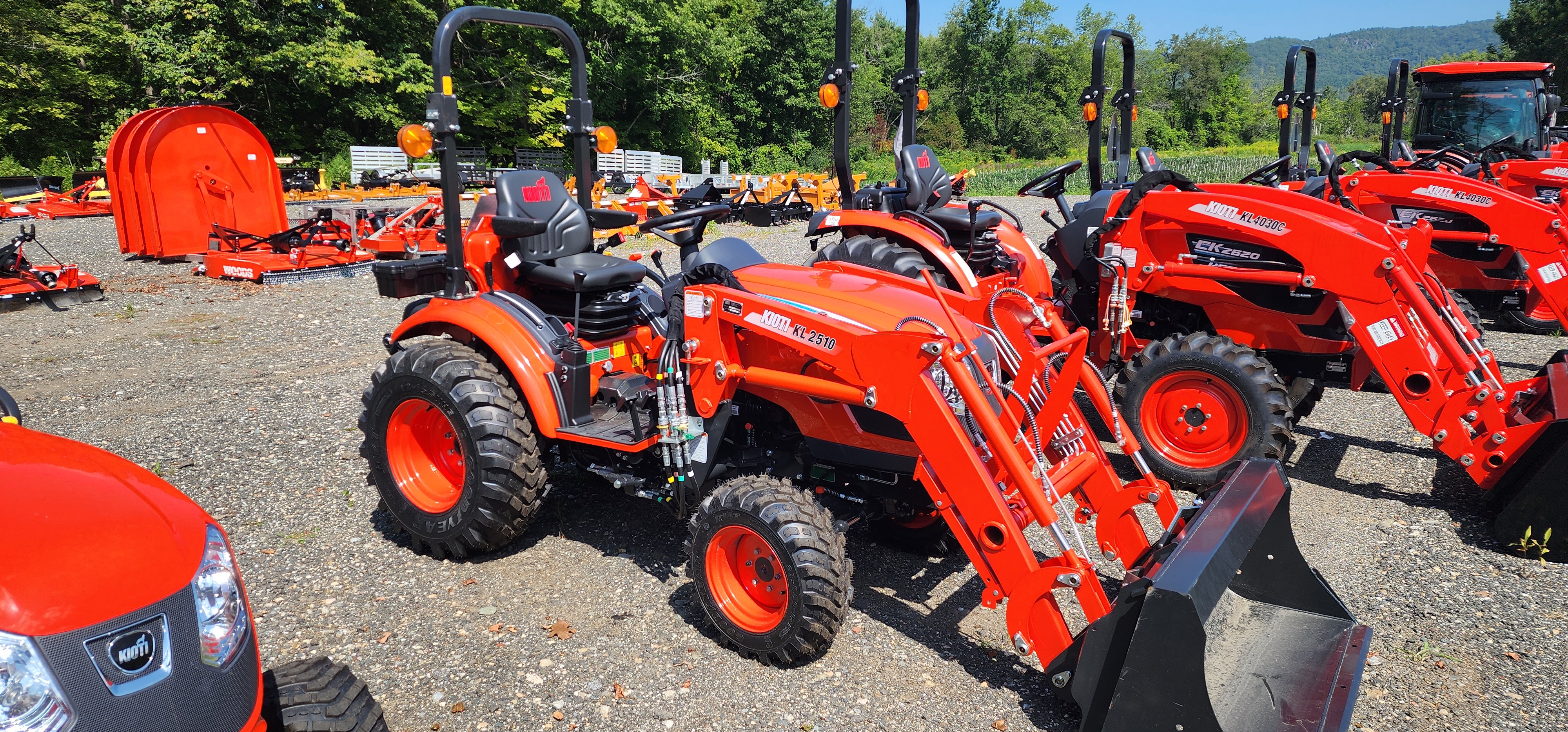 Kioti CX2510 Hydrostatic Compact Tractor: