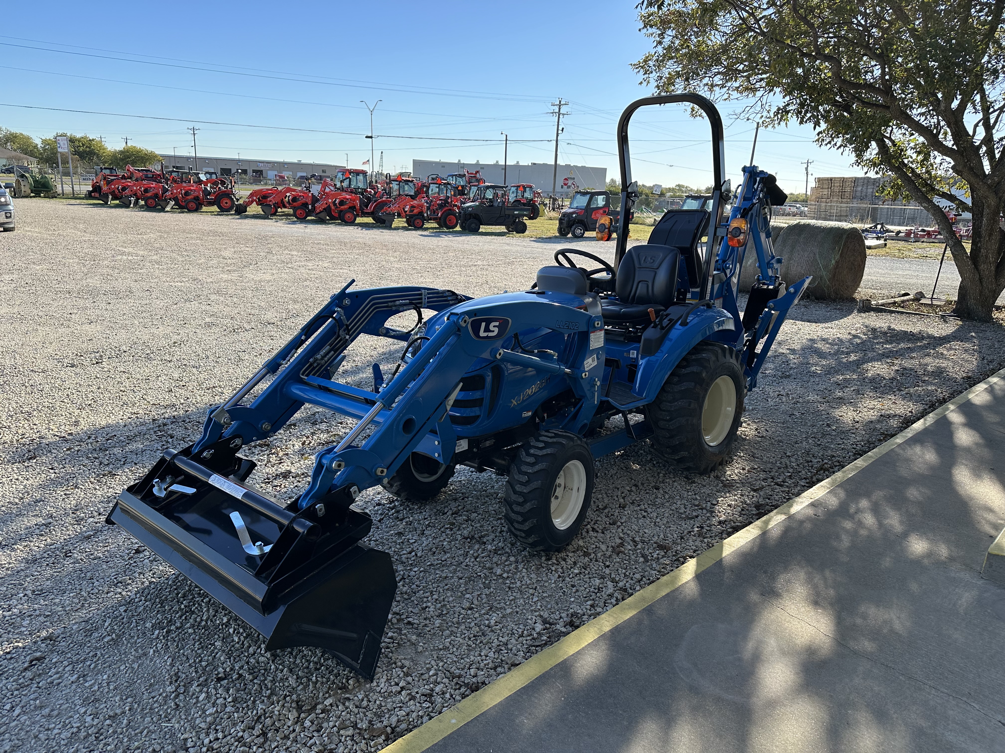 LS Tractor XJ2025H TLB:215