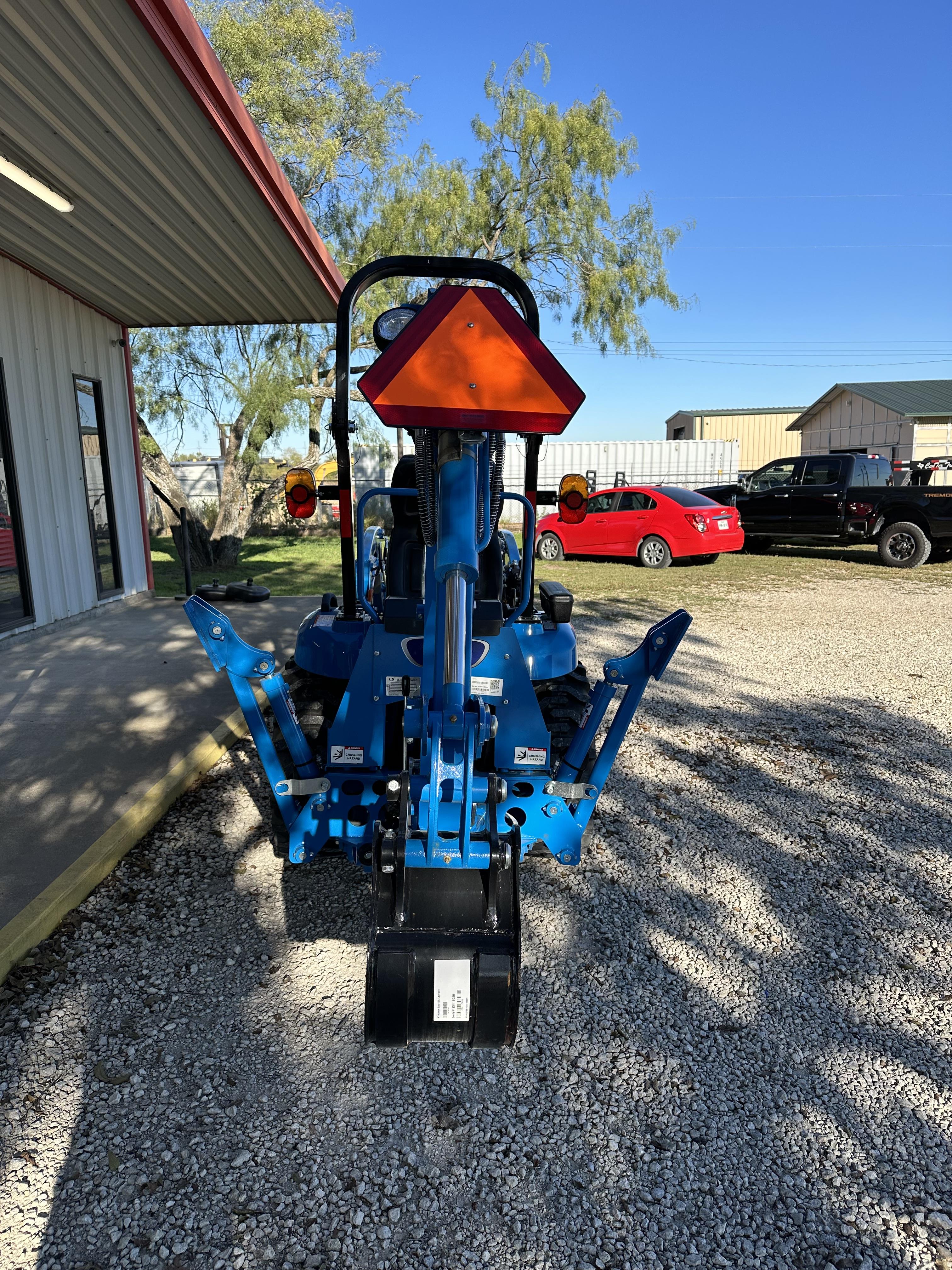 LS Tractor XJ2025H TLB:215