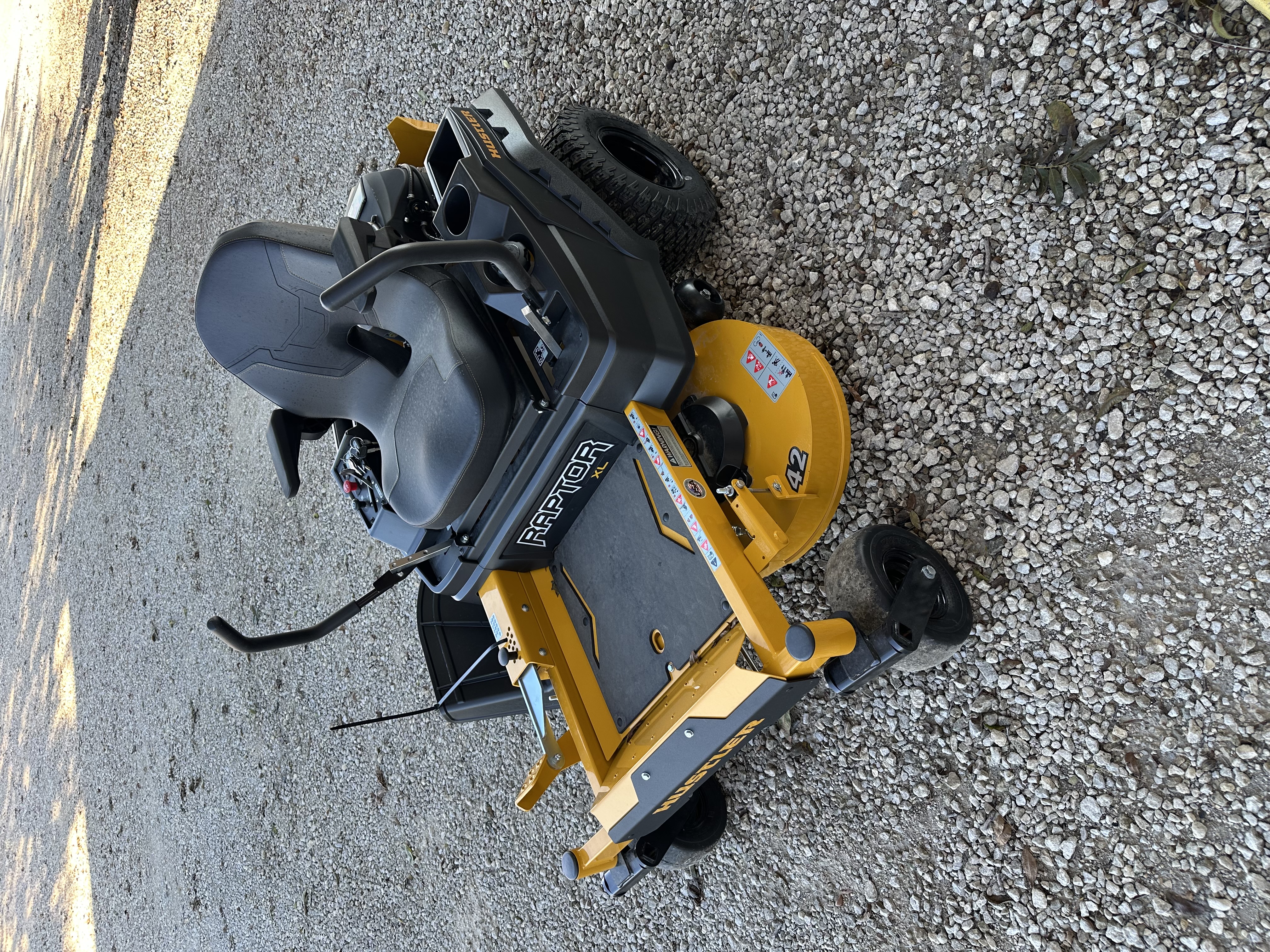 Hustler RAPTOR XL 42