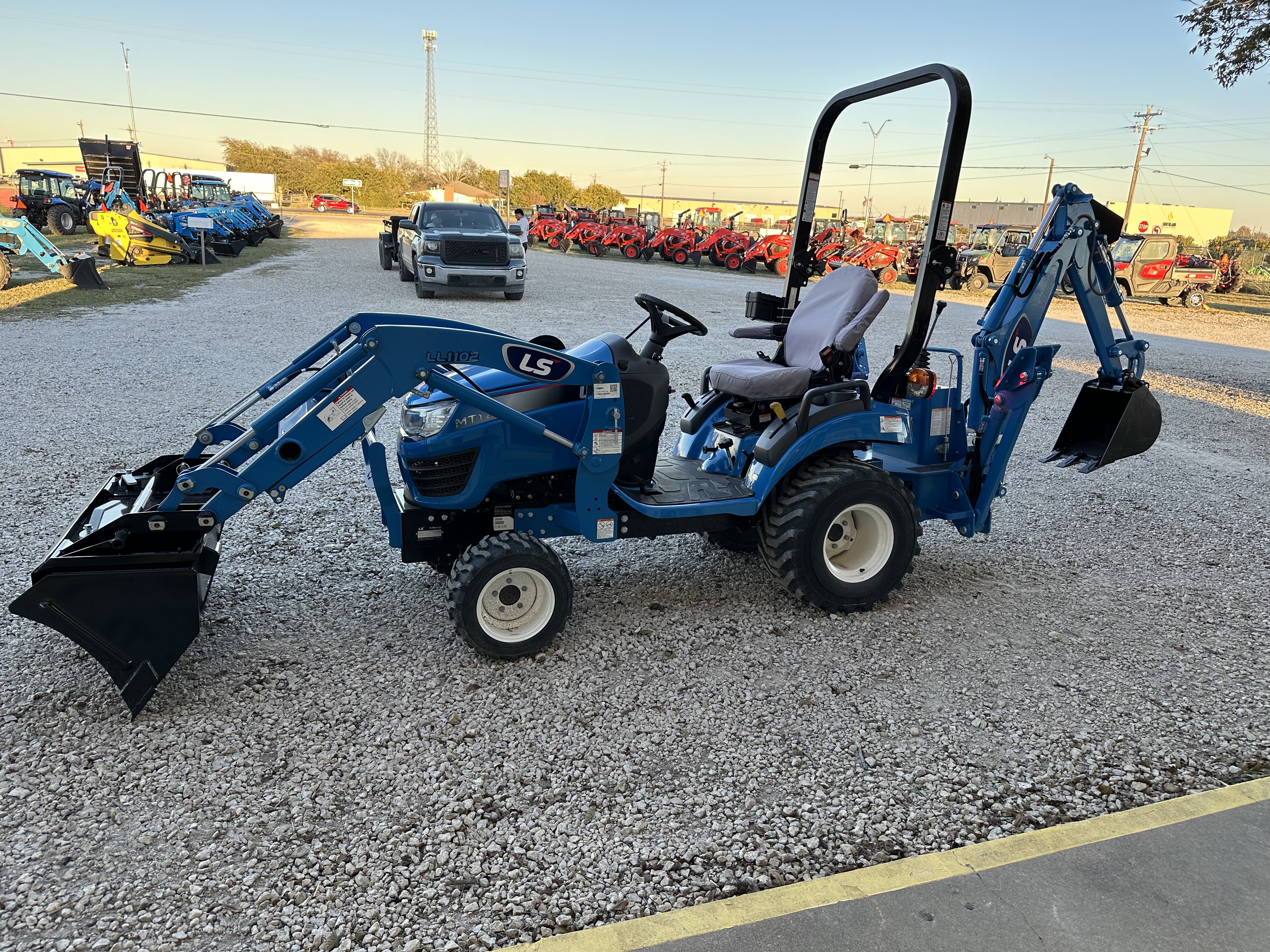 LS Tractor MT125 TLB:4575